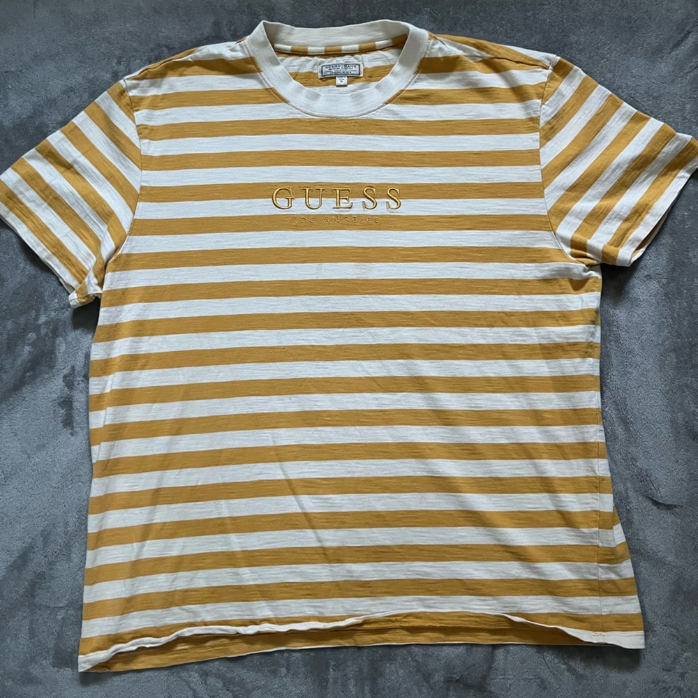 Men’s Guess T Shirt - Picture 2 of 3